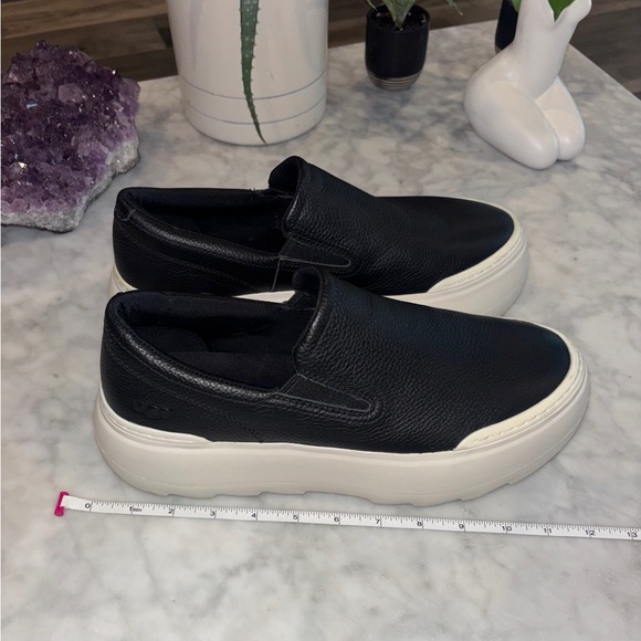 UGG Marin Mega Black/White Leather Slip-On Sneakers Women's size 10-worn 1 hourđź–¤ - Picture 8 of 10